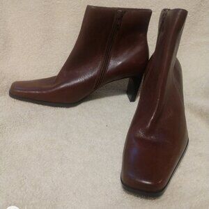 White Mountain genuine leather ankle boots